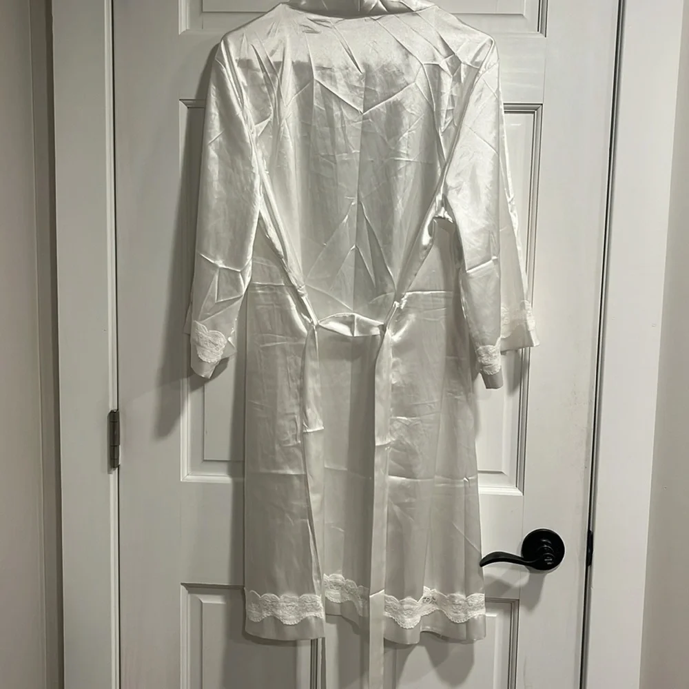 White Satiny Robe with Lace Detail Perfect for Brides Size Medium